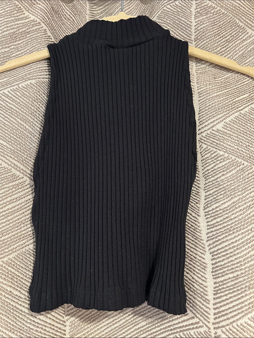 Farm Rio Ribbed Mock Neck Crop Top - Picture 2 of 3